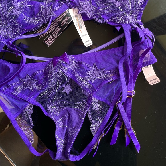 Victoria’s Secret set - Picture 3 of 3